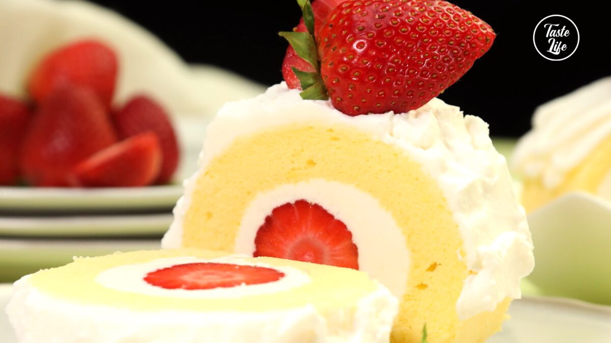 Strawberries and Cream Swiss Roll | cake recipe | cheesecake recipe | chocolate cake | Taste Life