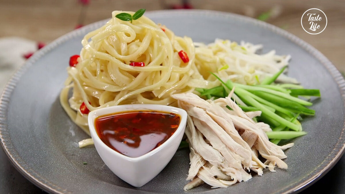 Spicy Cold Noodles With Shredded Chicken chinese food noodles