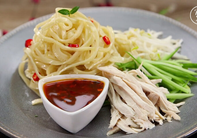Spicy Cold Noodles With Shredded Chicken