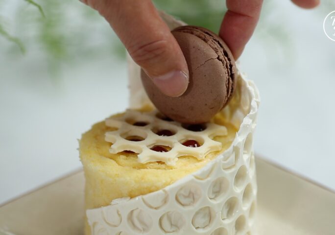 Honeycomb Macaron Cookies Cake