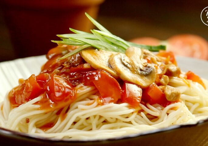 Chinese Handmade Noodle with Tomato Sauce