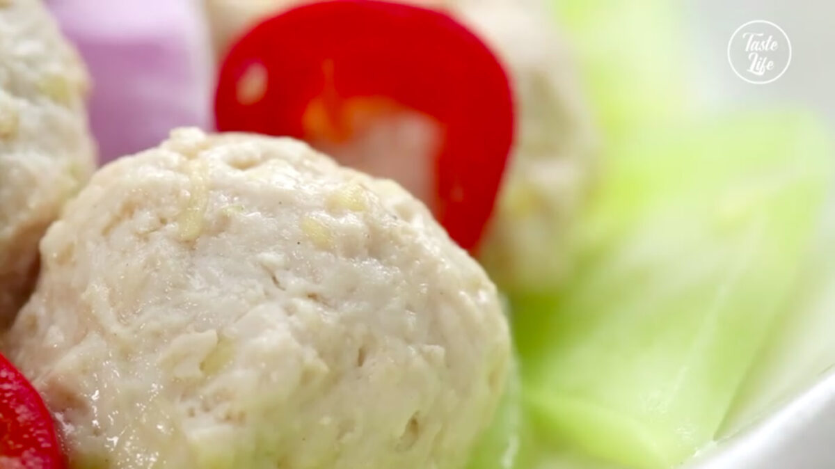 Chicken Meatballs with Veggie Stir Fry bacon best chicken recipes