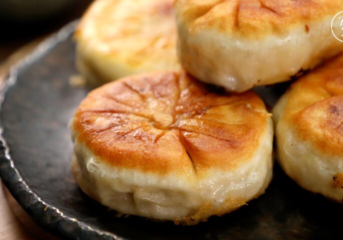 Pan Fried Beef Buns - Chinese Meat Pie (Xian Bing)