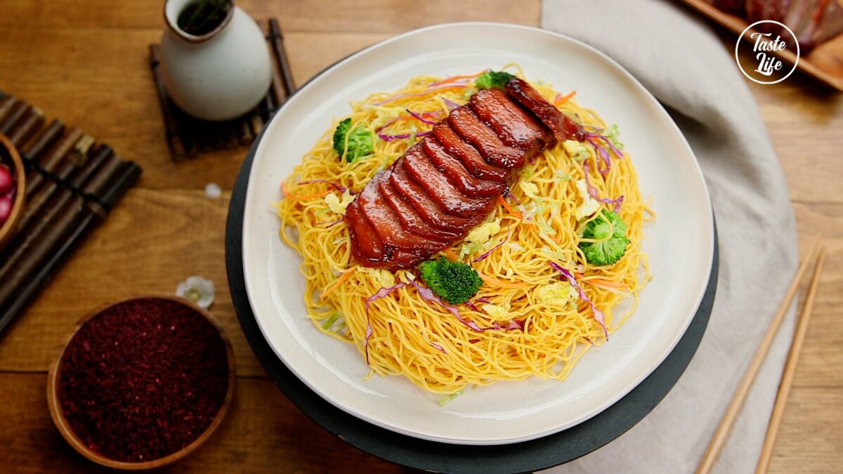 Chinese BBQ Pork Lo Mein Noodles | brunch | chinese cuisine | chinese food | Taste Life