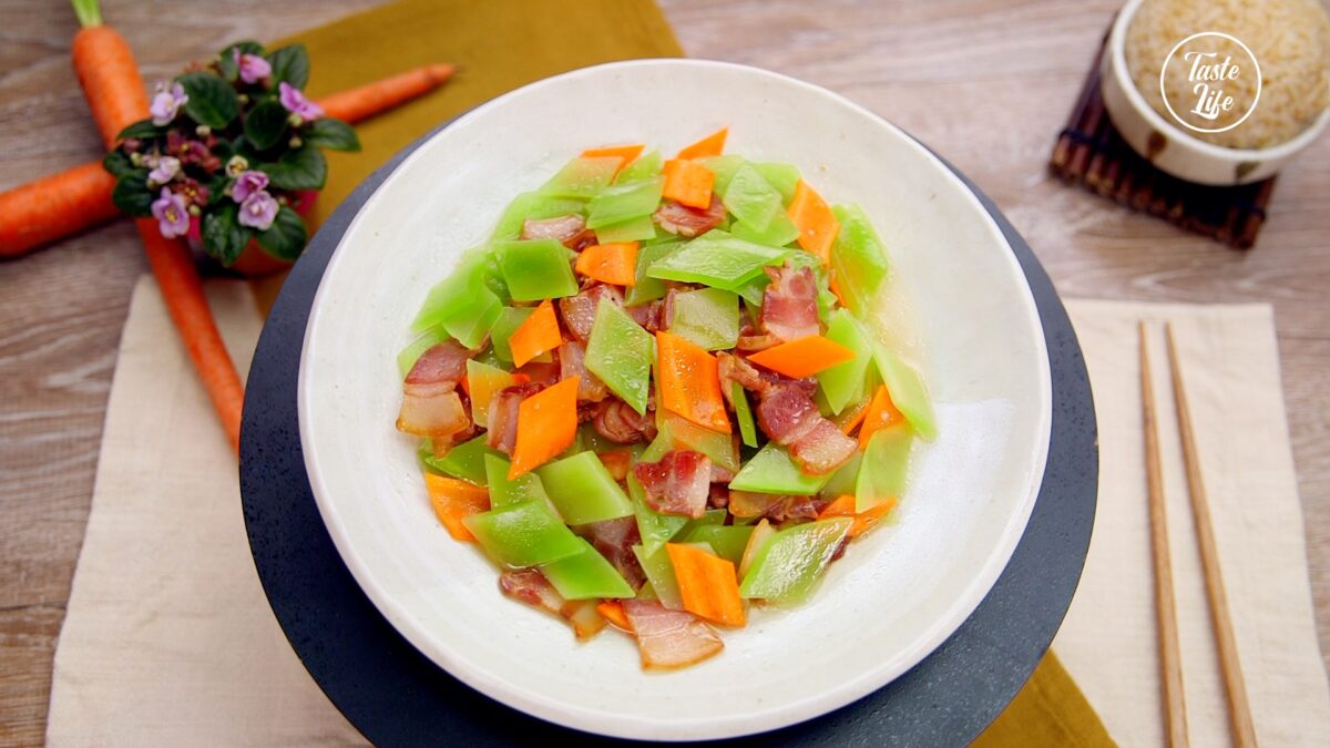 Stir Fry Chinese Bacon with Celtuce chinese food cooking dinner
