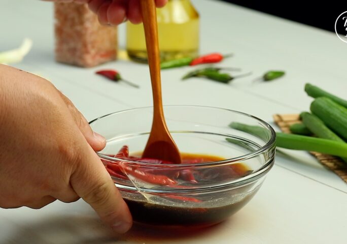 [Prepare General Tso’s sauce]