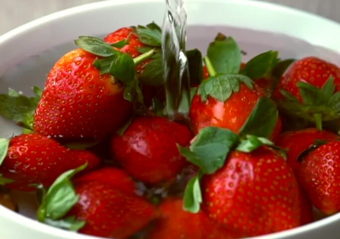 8 Genius Hacks To Keep Fruits Fresh Longer l Make it Easy