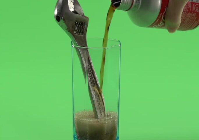 9 Amazing Coca Cola Hacks l Make it Easy