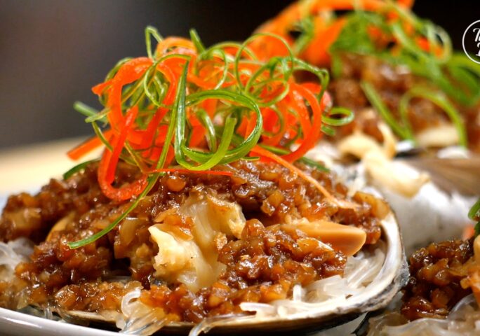 Steamed Clams with Vermicelli in Garlic Sauce