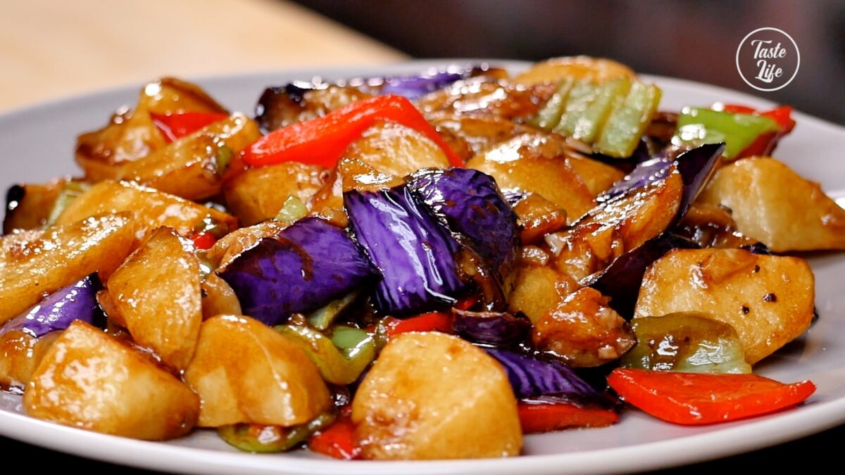 Sautéed Potato, Green Pepper and Eggplant | asian | eggplant | potato