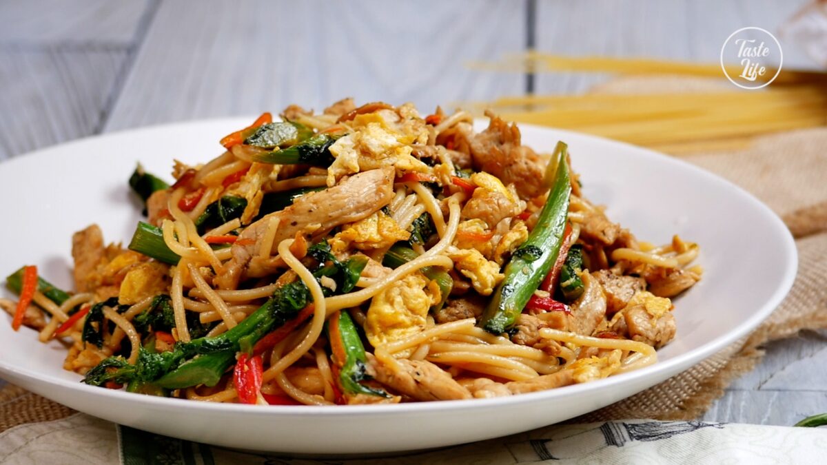 Chicken Stir-Fry with Noodles | chicken | chicken dinner | chicken stir fry | Taste Life