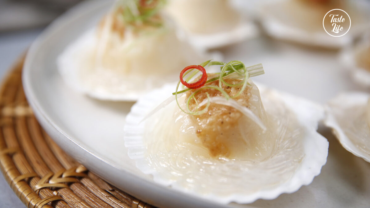 Steamed Scallops with Garlic and Vermicelli cooking crawfish