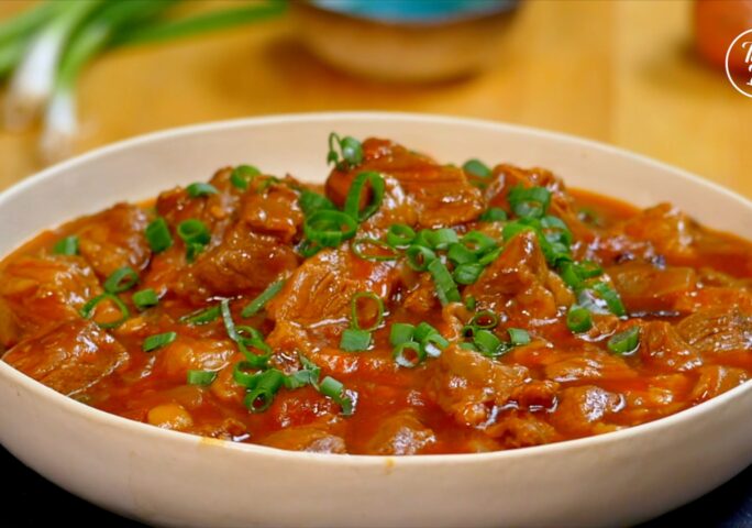 Easy Slow Cooked Beef Stew with Tomato