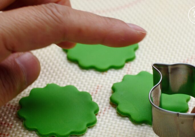 To make the lily flower - Step 2