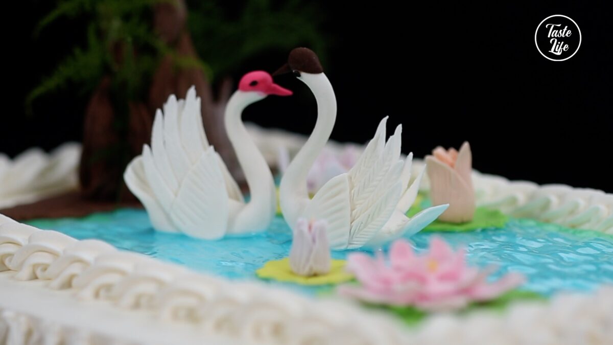 Elegant Swan Cake with Buttercream Ruffles - My Cake School