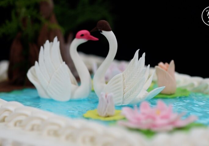 Golden Swan Cake - My Bake Studio