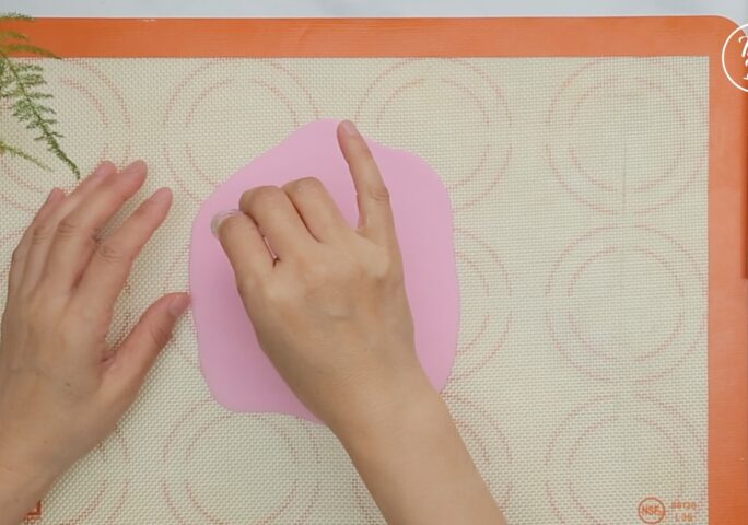 To make the lily flower - Step 1