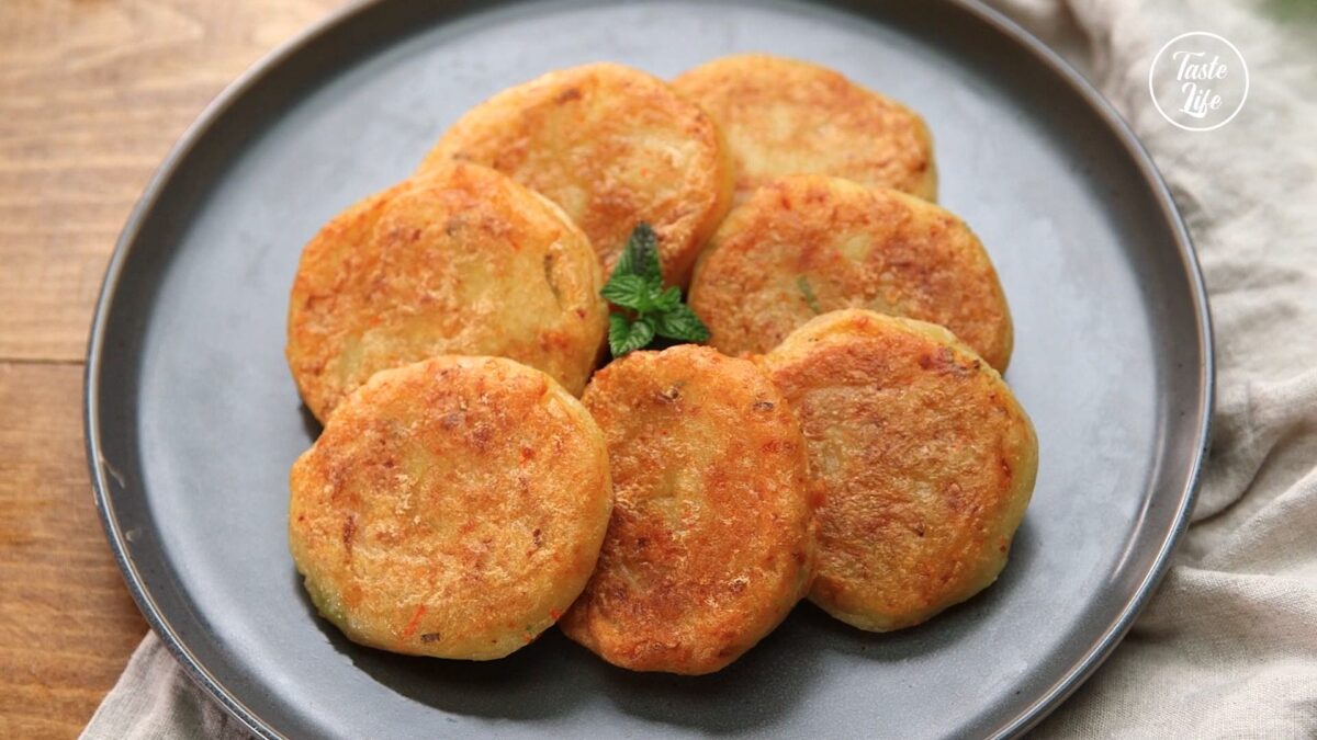 Cheesy Mashed Potato Pancakes 