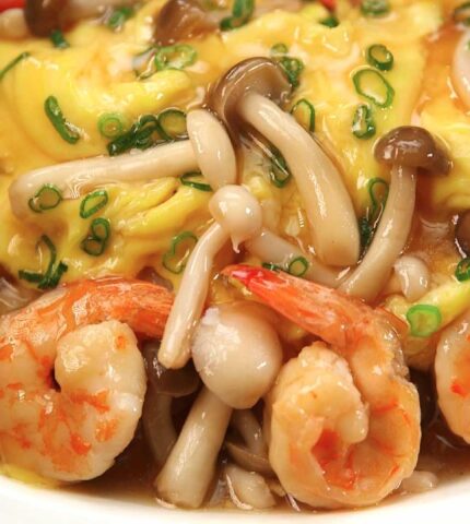 Shrimp and Mushrooms with Scrambled Eggs in Oyster Sauce