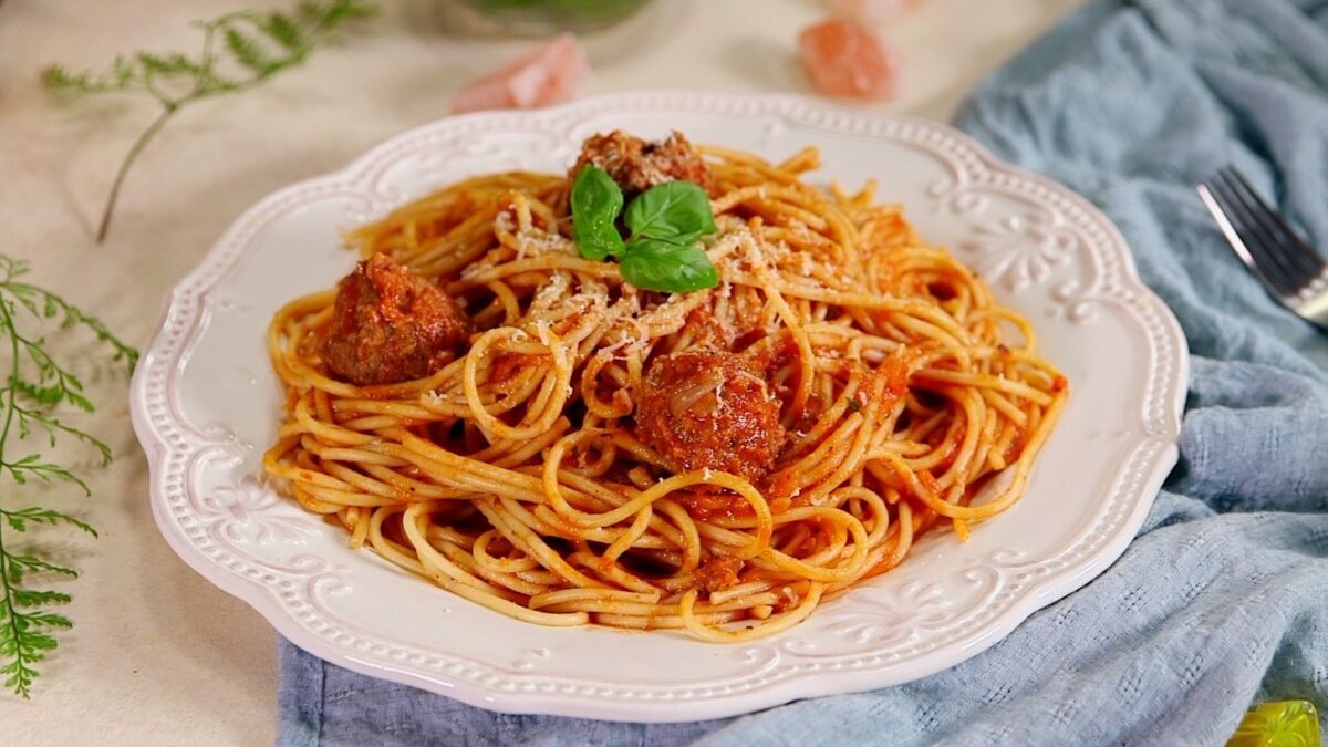 Homemade Spicy Meatballs and Spaghetti beef stew chinese food