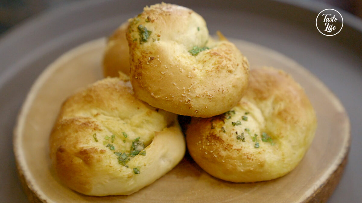 Scallion and Parmesan Milk Bread | breakfast | breakfast recipes | brunch | Taste Life