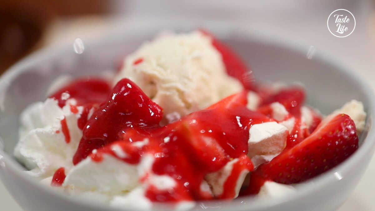 Strawberry Eton Mess | strawberry | ice cream | Taste Life