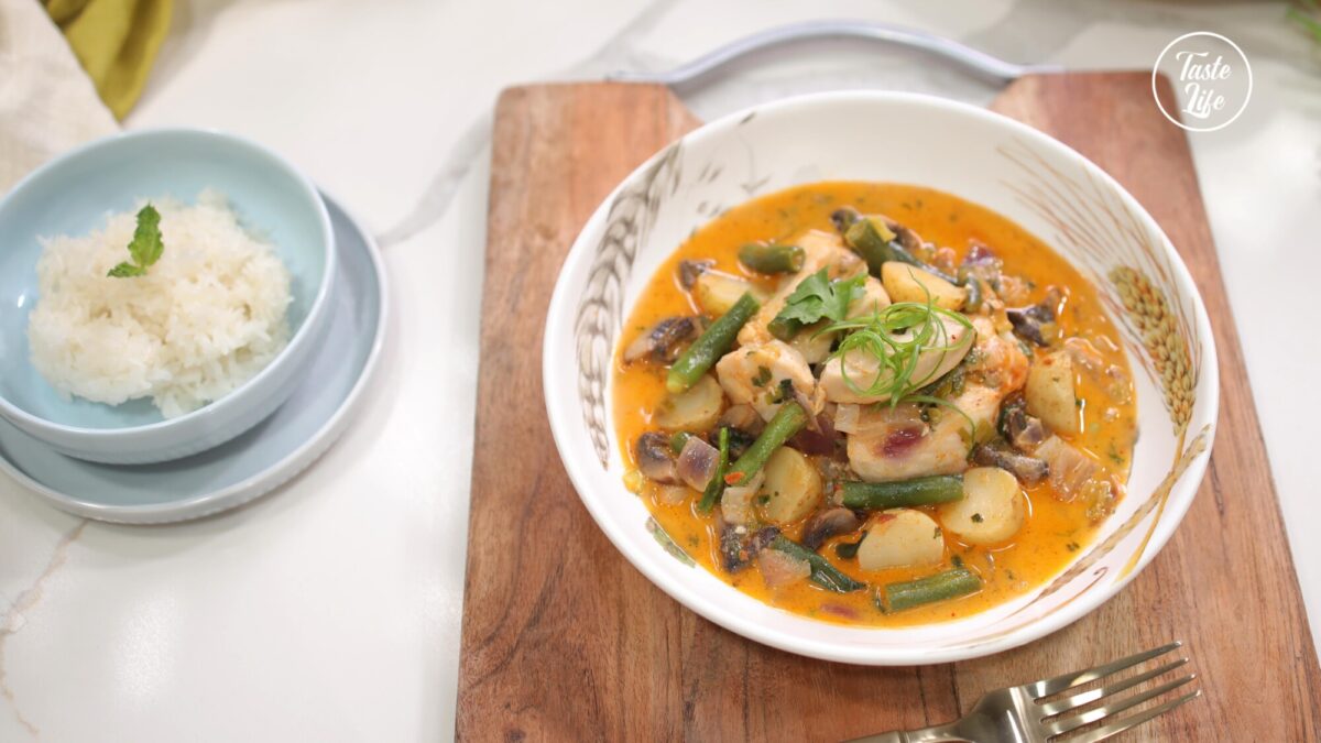 Thai Coconut Curry With Chicken Thighs & Vegetables & Sticky Rice | chicken | chinese food | dinner 