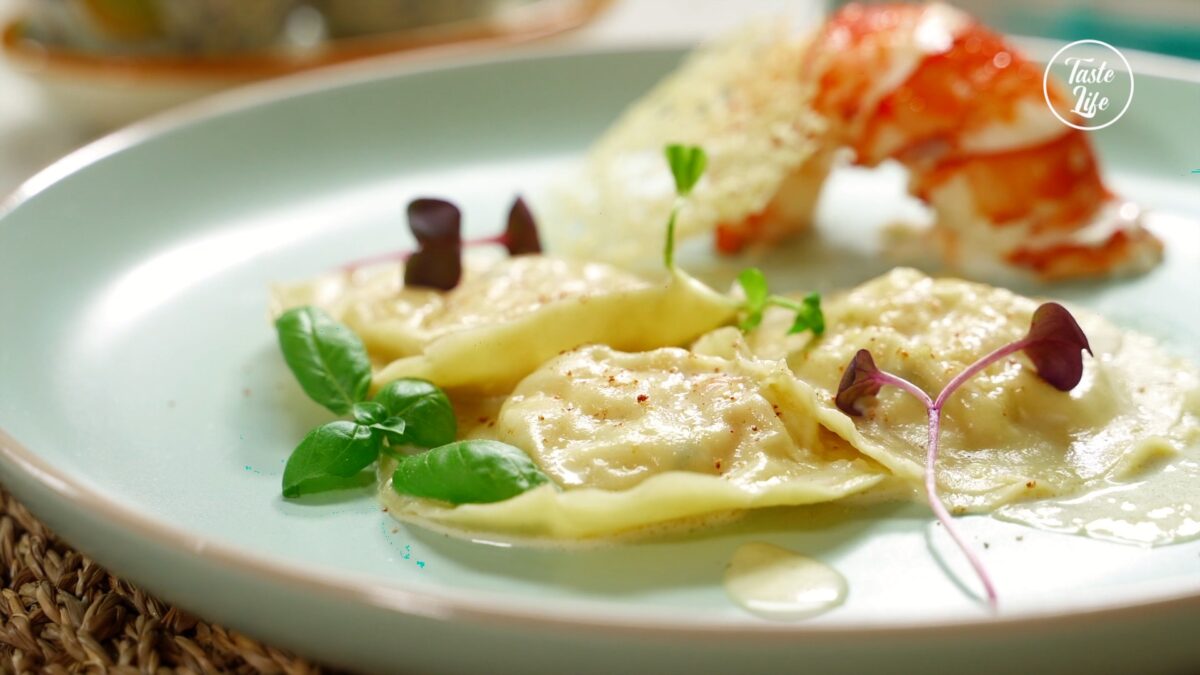 Lobster Ravioli With Creamy Lobster Sauce dinner ideas easy Lobster