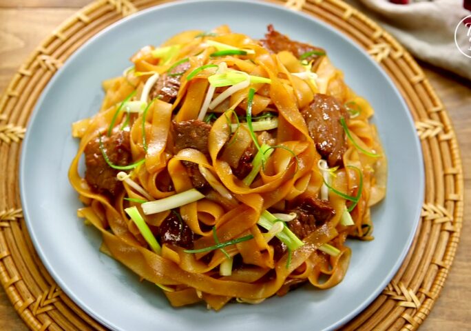 Easy Beef Chow Fun