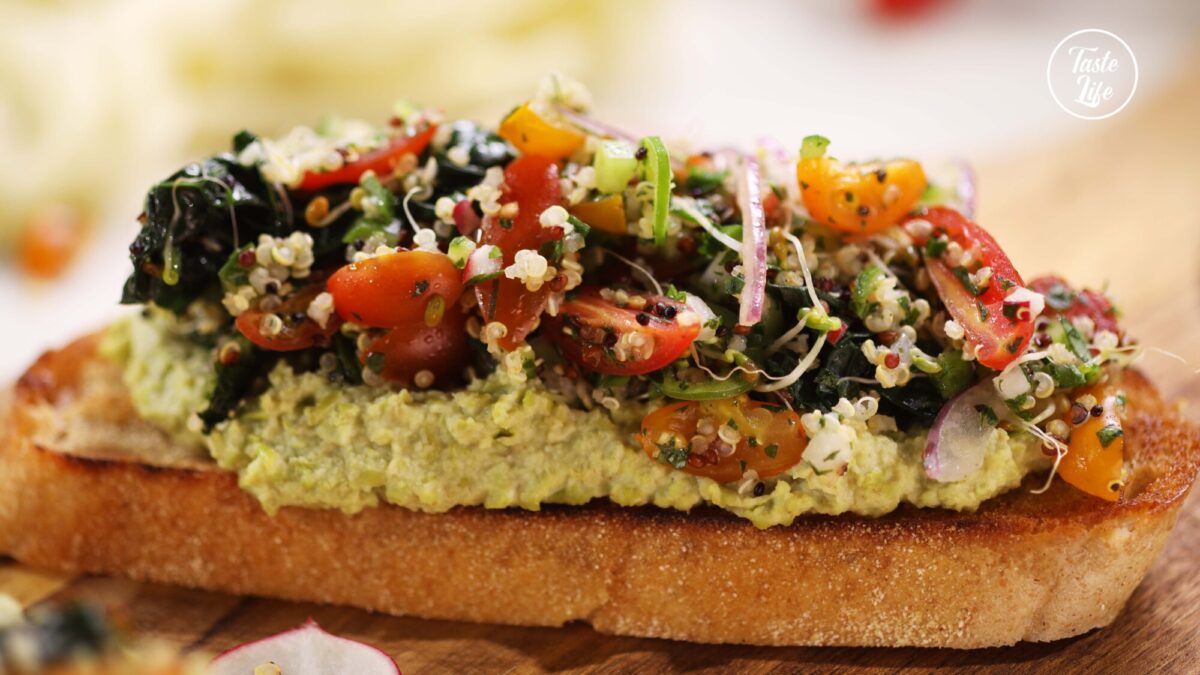 Kale Tabbouleh Toast | bacon | breakfast | brunch | Taste Life