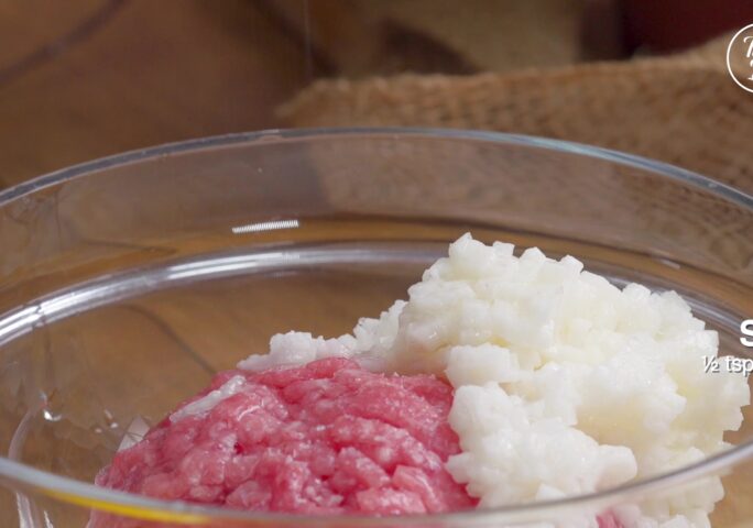 Step 3 【Seasoning The Ground Pork】