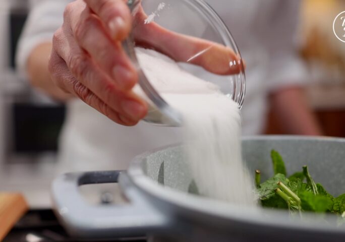 Step 1 【Mint Crème Anglaise】