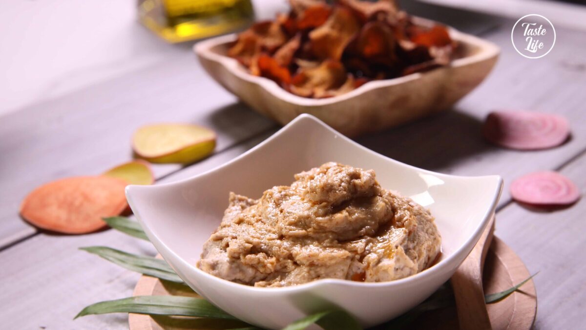 Dehydrated Vegetable Crisps With BlackEyed Pea Hummus hummus