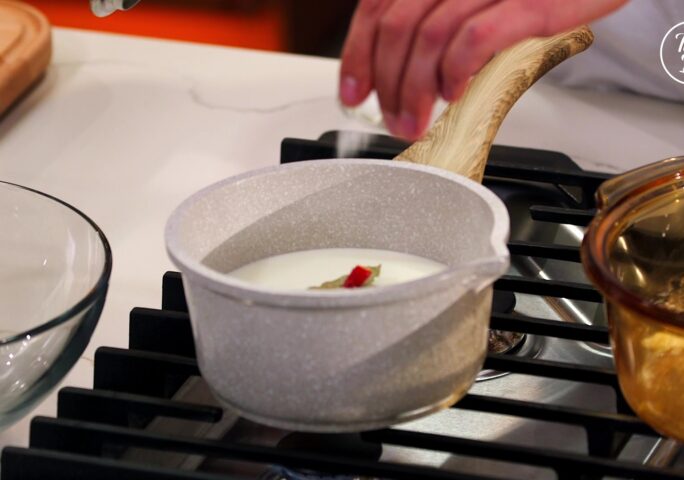 Step 1 【For The Bechamel Sauce】