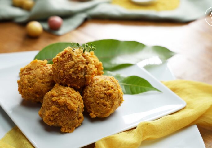 Crunchy Potato Balls with Salted Egg