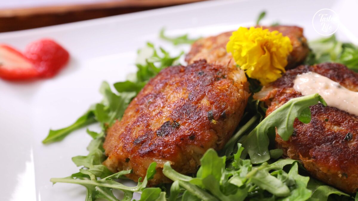 Crab Cakes With Remoulade Sauce Over Lemon Arugula cooking crawfish Lobster Taste Life