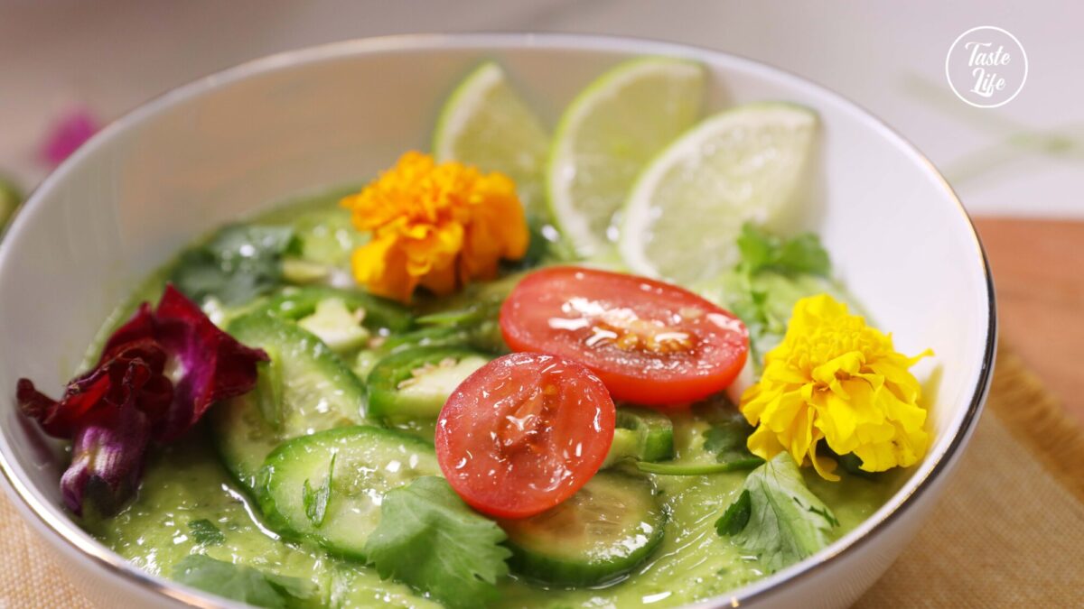 Creamy Avocado Cucumber Soup | soup | soup recipes | vegetarian | Taste Life