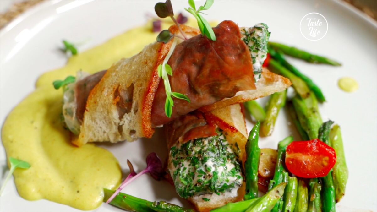 Creative ProsciuttoWrapped Chicken Breast and Asparagus "Creative