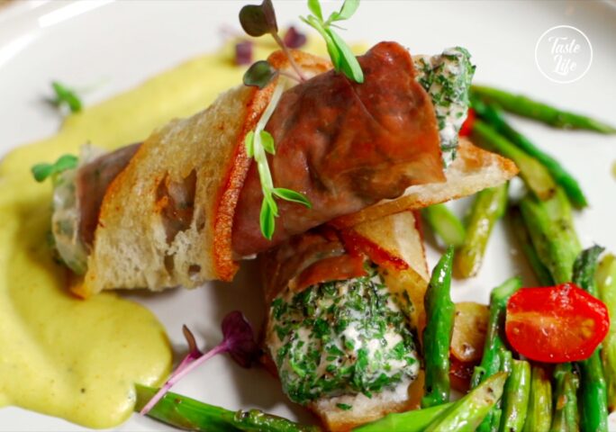 Creative Prosciutto-Wrapped Chicken Breast and Asparagus