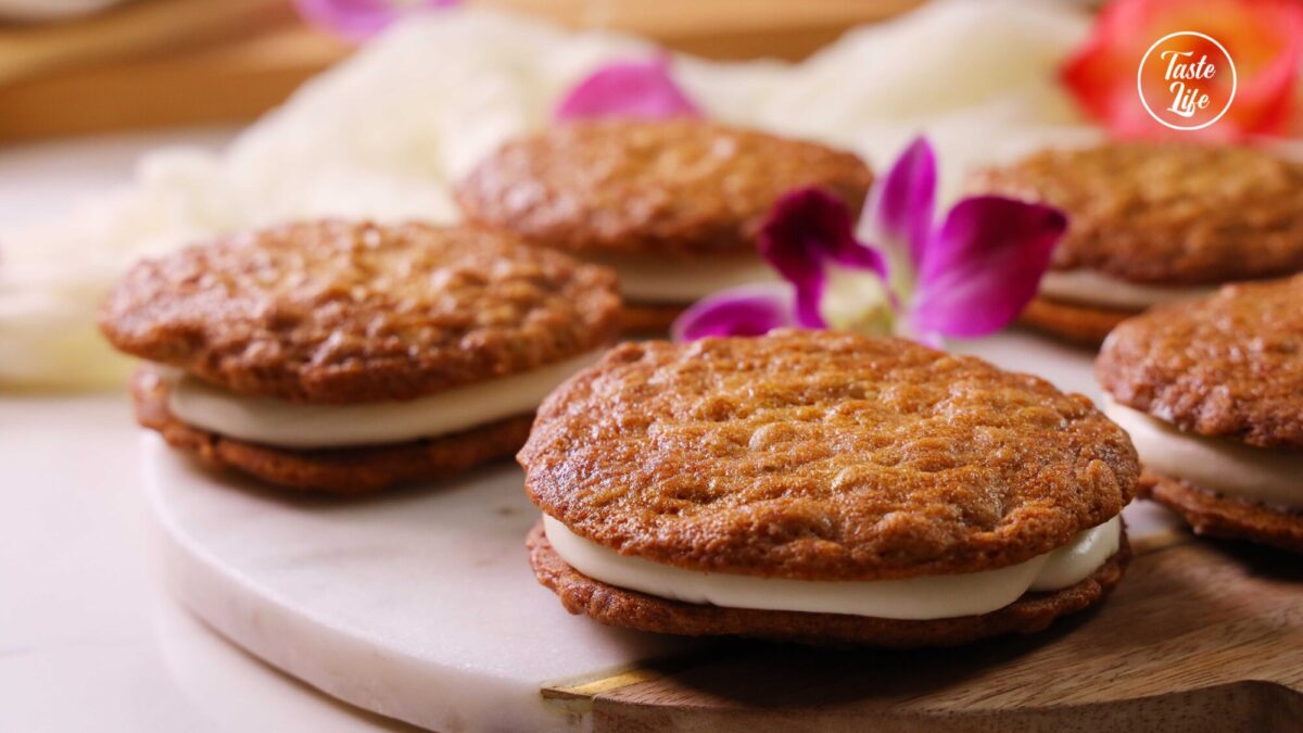 Oatmeal Cream Pies | cheesecake | chocolate | cookie | Taste Life