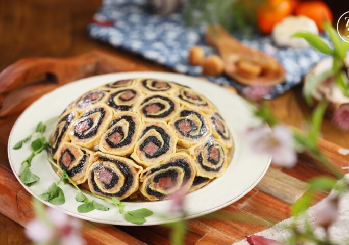 Shrimp and Fat Choy (Dried Black Moss) Egg Roll