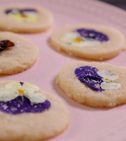 Shortbread Cookies with Real Flowers