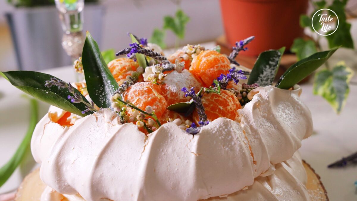 Pavlova With a Clementine Curd | cake recipe | cheesecake | chocolate | Taste Life