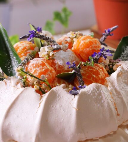 Pavlova With a Clementine Curd