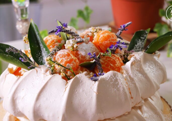 Pavlova With a Clementine Curd