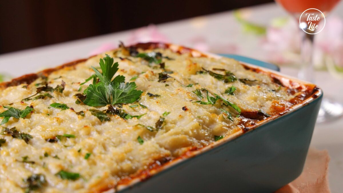 Vegetable Shepard’s Pie With Creamy Cauliflower Mash | vegan | vegan diet | vegan food | Taste Life