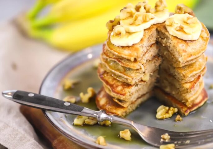 Banana Oatmeal Pancakes | Easy + Healthy Breakfast Meal Prep