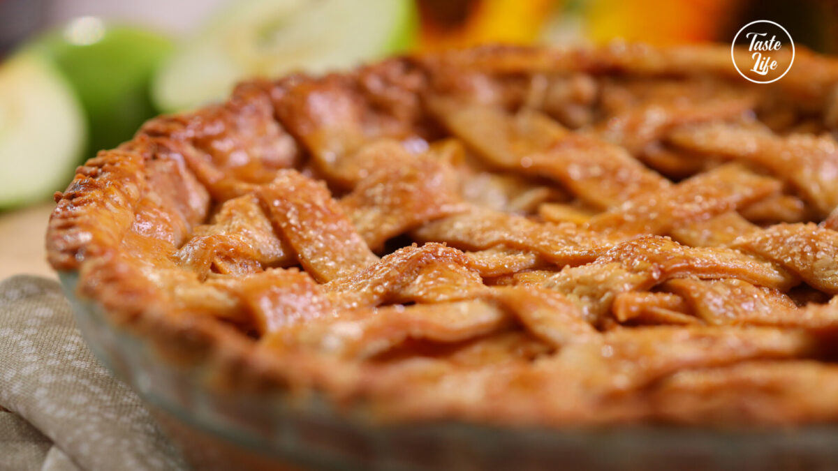 Classic Apple Pie | easy dessert recipes | pie recipes | Taste Life