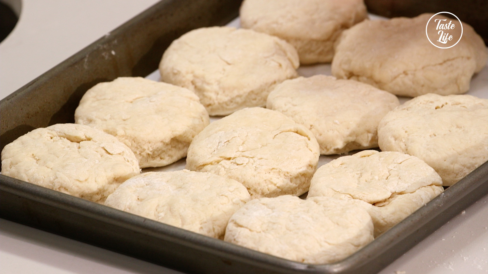 【 Buttermilk Biscuits】Step 9: