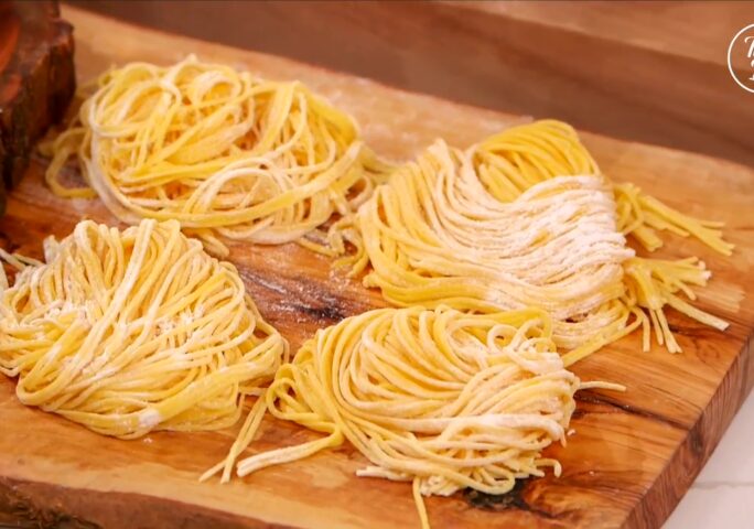 Easy Weeknight Spaghetti | Italian Cooking Class